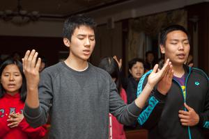  금요찬양집회 'The Call'