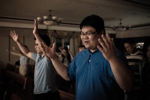  금요찬양집회 'the call'