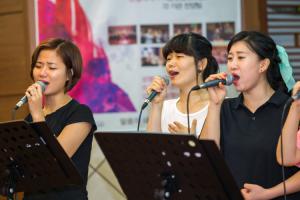  금요찬양집회 'The Call'