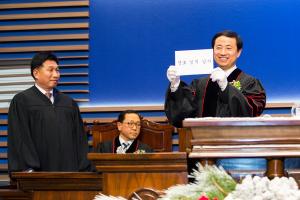  주일 3부 '장로장립, 안수집사임직예배'