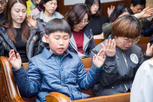  고난주간 특별집회 '2권 만화 출판 감사예배'