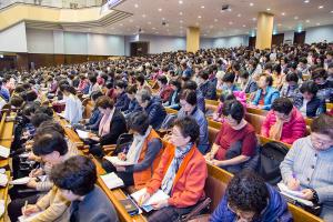  고난주간 특별집회 '2권 만화 출판 감사예배'