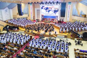  고난주간 특별집회 '2권 만화 출판 감사예배'