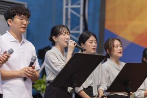  하계대성회 셋째날 평강의 날 감사예배 8권 영어판 출판 감사