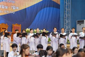  하계대성회 셋째날 평강의 날 감사예배 8권 영어판 출판 감사