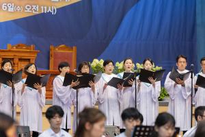  하계대성회 셋째날 평강의 날 감사예배 8권 영어판 출판 감사