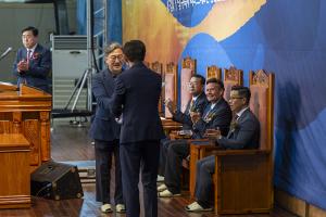  하계대성회 셋째날 평강의 날 감사예배 8권 영어판 출판 감사