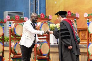  하계대성회 셋째날 해외 아카데미 수료식