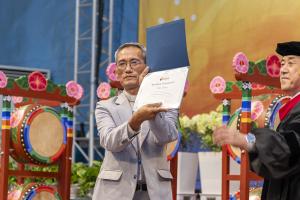  하계대성회 셋째날 해외 아카데미 수료식