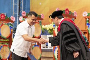  하계대성회 셋째날 해외 아카데미 수료식