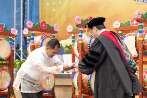  하계대성회 셋째날 해외 아카데미 수료식