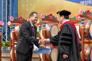  하계대성회 셋째날 해외 아카데미 수료식