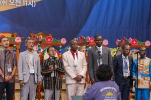  하계대성회 셋째날 해외 아카데미 수료식