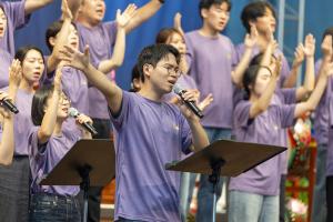  하계대성회 셋째날 해외 아카데미 수료식