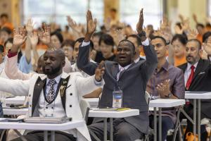  하계대성회 셋째날 해외 아카데미 수료식