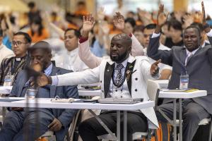  하계대성회 셋째날 해외 아카데미 수료식